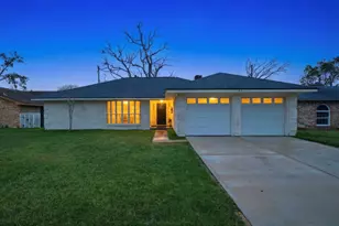 1201 Sandpiper Dr, Seabrook, TX 77586 - Photo 2