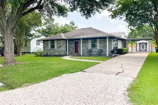 7021 Smith Dr, Hitchcock, TX 77563 - Photo 2