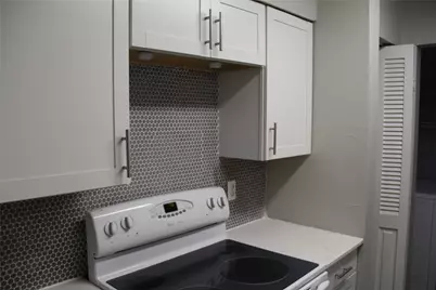 9303 Pagewood Lane, Houston, TX 77063 - Photo 8