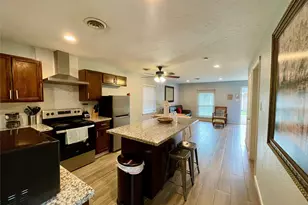 9775 Pine Lake Dr, Houston, TX 77055 - Photo 2