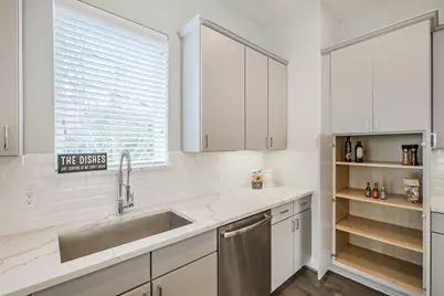 1305 Mayfair Clarkson Lane, Houston, TX 77055 - Photo 12