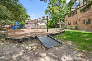 12966 Trail Hollow Dr, Houston, TX 77079 - Photo 2