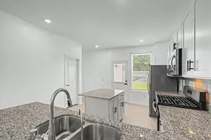 511 Louis Ln, Baytown, TX 77523 - Photo 8