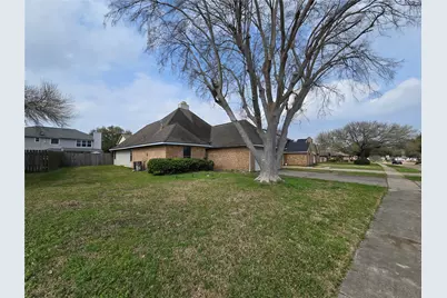 1818 Pine Hollow Drive, Missouri City, TX 77489 - Photo 2