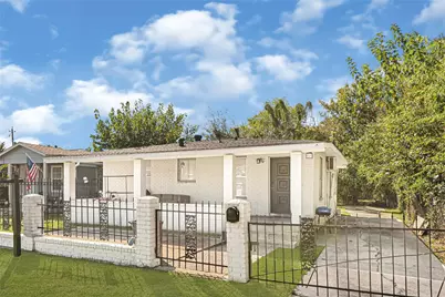 10526 Palestine Street, Jacinto City, TX 77029 - Photo 2