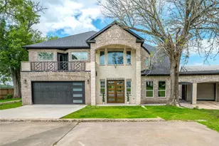 206 Elm St, Highlands, TX 77562 - Photo 1