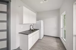 206 Elm St, Highlands, TX 77562 - Photo 24