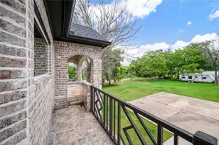 206 Elm St, Highlands, TX 77562 - Photo 42