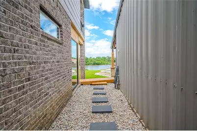 206 Elm Street, Highlands, TX 77562 - Photo 18