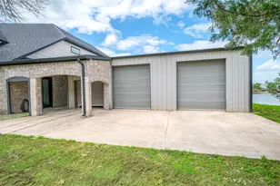 206 Elm St, Highlands, TX 77562 - Photo 14