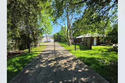 206 Elm Street, Highlands, TX 77562 - Photo 46