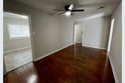 5655 Belneath Street, Houston, TX 77033 - Photo 8