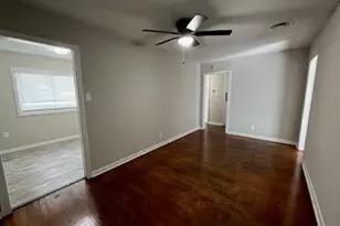 5655 Belneath St, Houston, TX 77033 - Photo 8