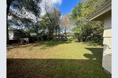 5655 Belneath Street, Houston, TX 77033 - Photo 2
