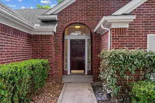 2014 White Oaks Hills Ln, Houston, TX 77339 - Photo 2