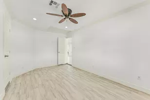 9206 W Sterling Dr, Pearland, TX 77584 - Photo 22