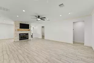 9206 W Sterling Dr, Pearland, TX 77584 - Photo 14