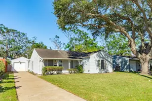 114 Tarpon Ave, Galveston, TX 77550 - Photo 1