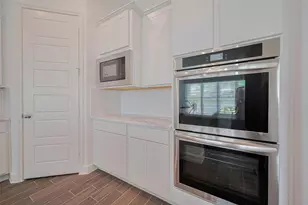 1051 Comal Trl, Dayton, TX 77535 - Photo 12