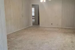 702 E Trinity St, Victoria, TX 77901 - Photo 4