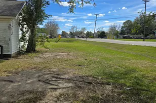 3100 12th St, Bay City, TX 77414 - Photo 2