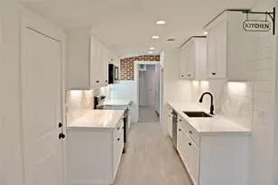 528 Prairie St, Columbus, TX 78934 - Photo 4