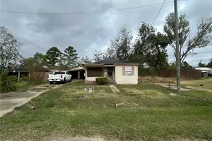 312 Willow St, Sweeny, TX 77480 - Photo 2