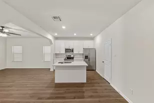 710 W Dallas St, Conroe, TX 77301 - Photo 10