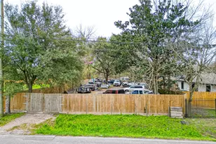 5206 Denmark St, Houston, TX 77016 - Photo 2