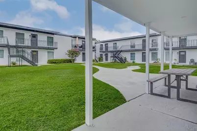 1701 Johanna Drive #B, Houston, TX 77055 - Photo 4