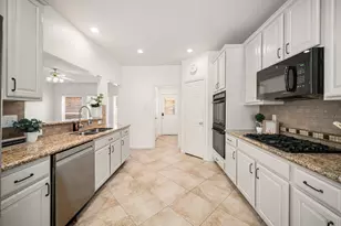 9319 Hudson Bend Cir, Houston, TX 77095 - Photo 10