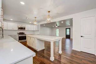 6930 Oak Bend Dr, Alvin, TX 77511 - Photo 4