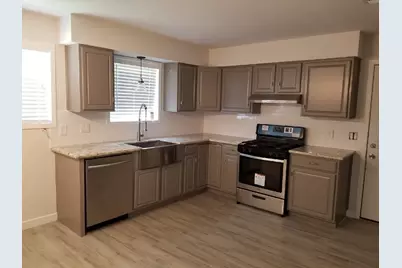 320 Bert Street, Angleton, TX 77515 - Photo 4