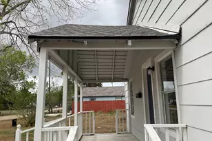 1004 Harlem St, El Campo, TX 77437 - Photo 2