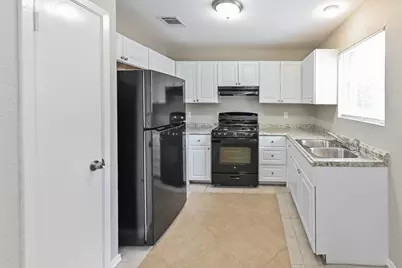8703 Saratoga Forest Drive, Houston, TX 77088 - Photo 8