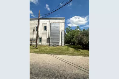 1010 Nelson, Yoakum, TX 77995 - Photo 4
