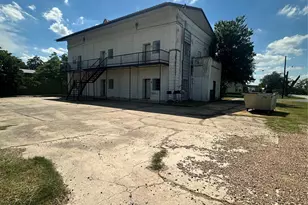 1010 Nelson, Yoakum, TX 77995 - Photo 2