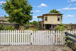 2616 Ave H, Dickinson, TX 77539 - Photo 2