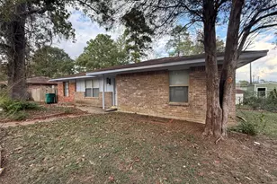 208 Laurie Ln, Willis, TX 77378 - Photo 2