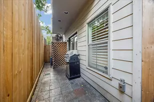 544 Bomar St, Houston, TX 77006 - Photo 16