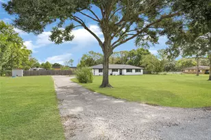 302 County Rd 893A, Angleton, TX 77515 - Photo 4