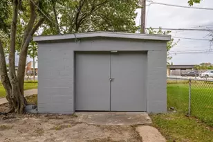 1109 13th St N, Texas City, TX 77590 - Photo 14