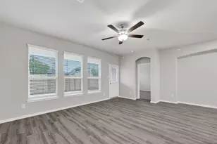 2119 Spring Hollow Dr, Baytown, TX 77521 - Photo 8