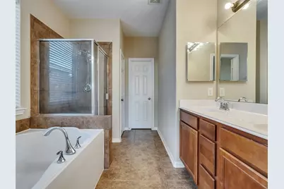 2750 Villa Bella Court, League City, TX 77573 - Photo 22