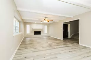 588 Woodstock Ln, Conroe, TX 77302 - Photo 4