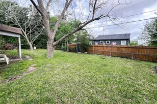 5863 Southgood St, Houston, TX 77033 - Photo 2