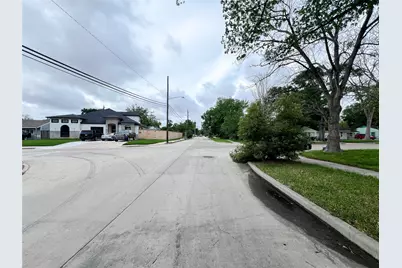 5863 Southgood Street, Houston, TX 77033 - Photo 4