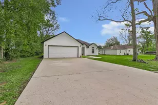 451 County Rd 2358, Hardin, TX 77575 - Photo 2