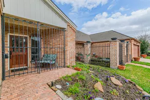 11139 Riverview Way, Houston, TX 77042 - Photo 2