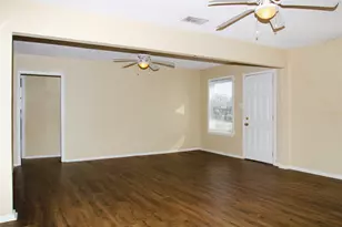 520 McKee St, Clute, TX 77531 - Photo 2